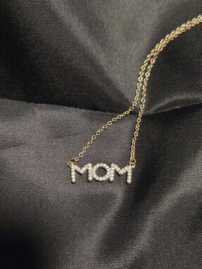 Delicate 'MOM' Pendant Necklace in Gold